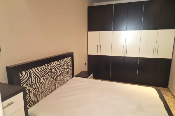 Shtepi me qera Apartament ne Tirane, 1+1, Mobilimi E mobiluar, Pagesa 50,000  Leke.
