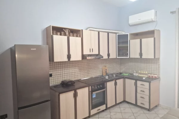 Shtepi me qera Apartament ne Tirane, 1+1, Mobilimi E mobiluar, Pagesa 50,000  Leke.