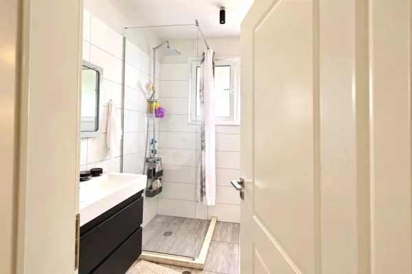 Shtepi ne shitje Apartament ne Tirane, 2+1, Mobilimi E mobiluar, Pagesa 255,000  Euro.