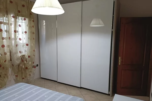 Shtepi me qera Apartament ne Tirane, 2+1, Mobilimi E mobiluar, Pagesa 53,000  Leke.
