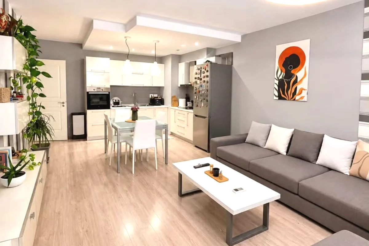 Shtepi ne shitje Apartament ne Tirane, 2+1, Mobilimi E mobiluar, Pagesa 26,200,000  Leke.