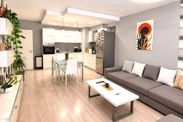 Shesim apartament me garazhd: 2+1   Liqeni Thate, prane Kapiten Mirzoti    