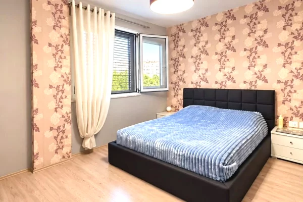 Shtepi ne shitje Apartament ne Tirane, 2+1, Mobilimi E mobiluar, Pagesa 26,200,000  Leke.