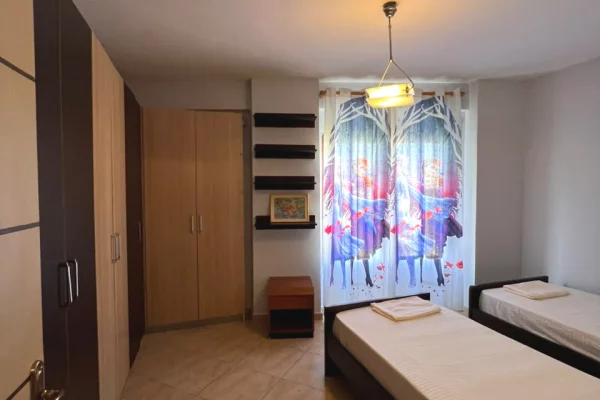 Shtepi me qera Apartament ne Tirane, 2+1, Mobilimi E mobiluar, Pagesa 90,000  Leke.
