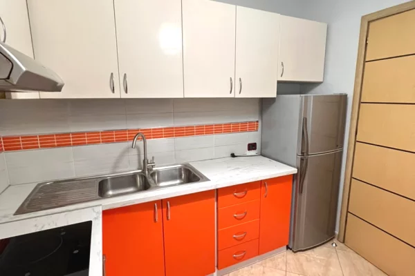 Shtepi me qera Apartament ne Tirane, 2+1, Mobilimi E mobiluar, Pagesa 90,000  Leke.