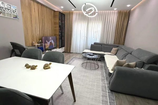 Shtepi me qera 2+1 ne Tirane - 1,000 Euro