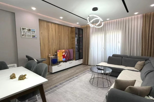 Shtepi me qera Apartament ne Tirane, 2+1, Mobilimi E mobiluar, Pagesa 1,000  Euro.