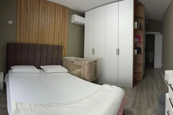 Shtepi me qera Apartament ne Tirane, 2+1, Mobilimi E mobiluar, Pagesa 1,000  Euro.
