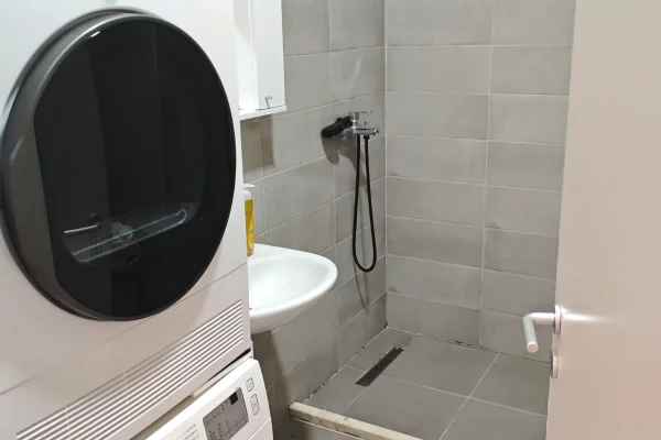 Shtepi me qera Apartament ne Tirane, 1+1, Mobilimi E mobiluar, Pagesa 45,000  Leke.