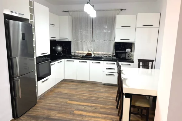 Shtepi me qera Apartament ne Tirane, 2+1, Mobilimi E mobiluar, Pagesa 70,000  Leke.