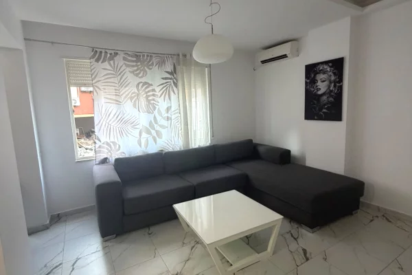 Shtepi me qera Apartament ne Tirane, 2+1, Mobilimi E mobiluar, Pagesa 650  Euro.