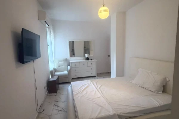 Shtepi me qera Apartament ne Tirane, 2+1, Mobilimi E mobiluar, Pagesa 650  Euro.