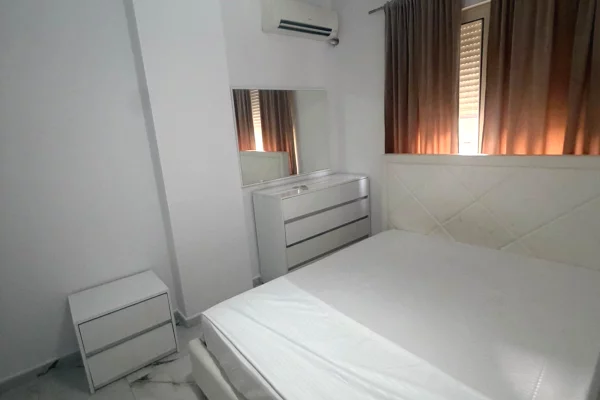 Shtepi me qera Apartament ne Tirane, 2+1, Mobilimi E mobiluar, Pagesa 650  Euro.