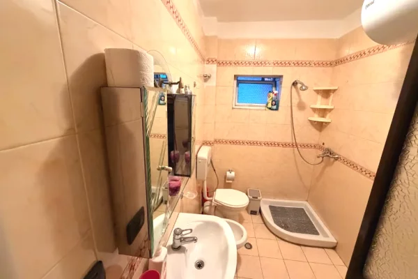 Shtepi me qera Apartament ne Tirane, 2+1, Mobilimi E mobiluar, Pagesa 550  Euro.