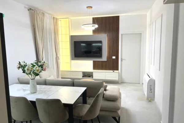Shtepi me qera Apartament ne Tirane, 2+1, Mobilimi E mobiluar, Pagesa 85,000  Leke.