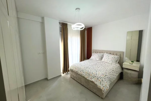 Shtepi me qera Apartament ne Tirane, 2+1, Mobilimi E mobiluar, Pagesa 85,000  Leke.
