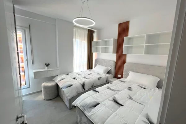 Shtepi me qera Apartament ne Tirane, 2+1, Mobilimi E mobiluar, Pagesa 85,000  Leke.