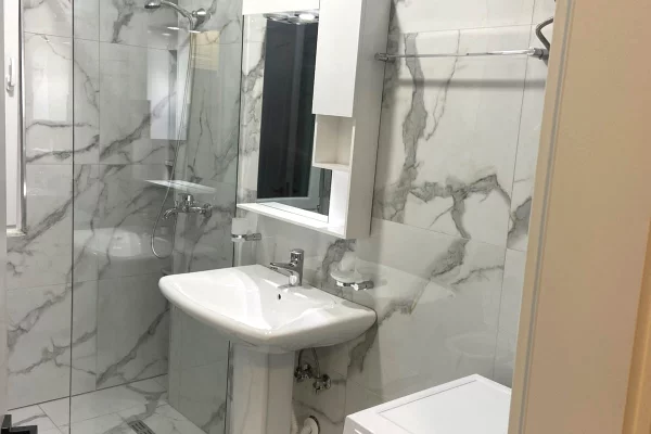 Shtepi me qera Apartament ne Tirane, 2+1, Mobilimi E mobiluar, Pagesa 55,000  Leke.
