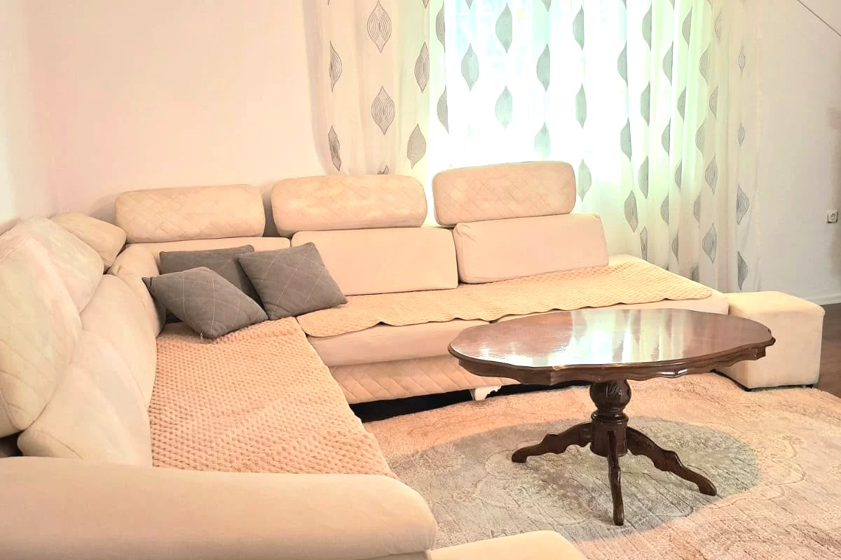 Shtepi me qera Apartament ne Tirane, 2+1, Mobilimi E mobiluar, Pagesa 90,000  Leke.