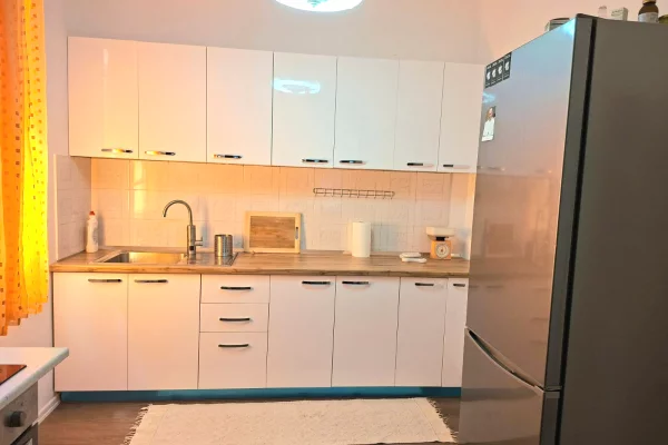 Shtepi me qera Apartament ne Tirane, 2+1, Mobilimi E mobiluar, Pagesa 90,000  Leke.