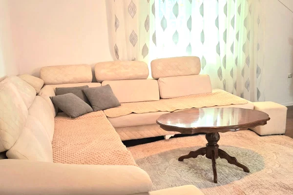 Shtepi me qera 2+1 ne Tirane - 90,000 Leke