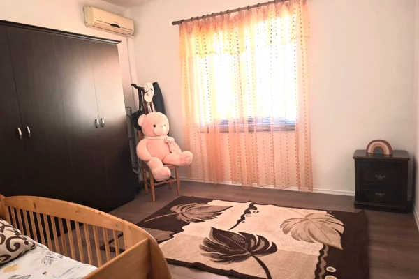 Shtepi me qera Apartament ne Tirane, 2+1, Mobilimi E mobiluar, Pagesa 90,000  Leke.