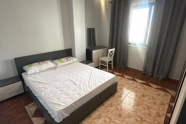 Shtepi me qera Apartament ne Tirane, 1+1, Mobilimi E mobiluar, Pagesa 550  Euro.