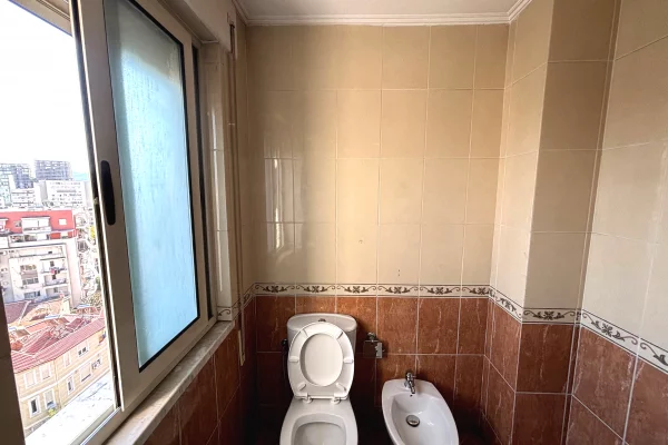 Shtepi me qera Apartament ne Tirane, 2+1, Mobilimi E mobiluar, Pagesa 75,000  Leke.
