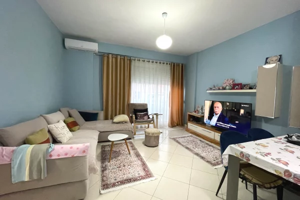 Jepet me qera apartament 1+1 te Kompleksi "Kontakt" te 21 dhjetori