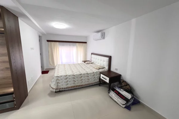 Shtepi me qera Duplex(shtepi me 2 kate) ne Tirane, 3+1, Mobilimi E mobiluar, Pagesa 1,000  Euro.