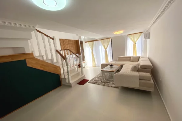 Jepet me qera apartament dupleks 3+1+2 te Rezidenca Kodra e Diellit 2