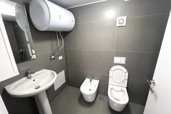 Shtepi me qera Duplex(shtepi me 2 kate) ne Tirane, 3+1, Mobilimi E mobiluar, Pagesa 1,000  Euro.