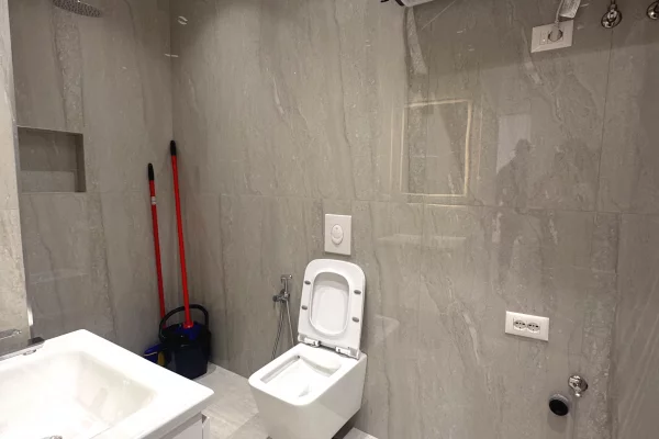 Shtepi ne shitje Apartament ne Tirane, 1+1, Mobilimi Bosh, pa mobiluar, Pagesa 167,000  Euro.