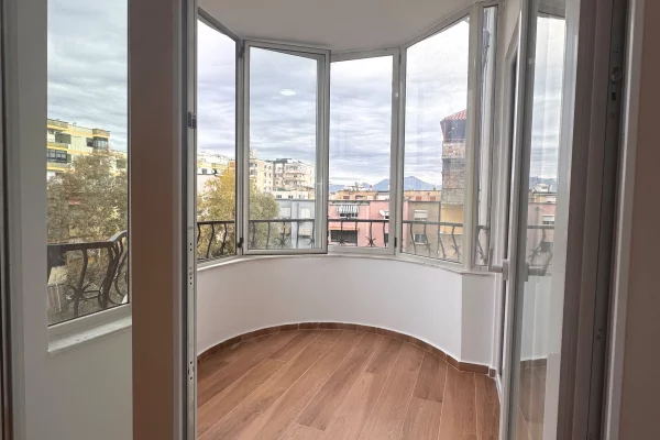 Shtepi ne shitje Apartament ne Tirane, 1+1, Mobilimi Bosh, pa mobiluar, Pagesa 167,000  Euro.