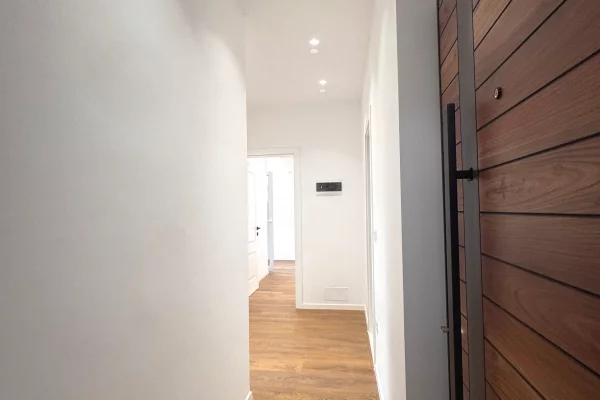 Shtepi ne shitje Apartament ne Tirane, 1+1, Mobilimi Bosh, pa mobiluar, Pagesa 167,000  Euro.