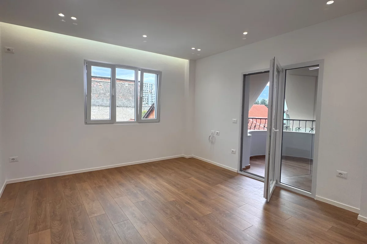 Shtepi ne shitje Apartament ne Tirane, 1+1, Mobilimi Bosh, pa mobiluar, Pagesa 158,000  Euro.