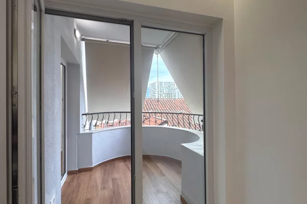 Shtepi ne shitje Apartament ne Tirane, 1+1, Mobilimi Bosh, pa mobiluar, Pagesa 158,000  Euro.