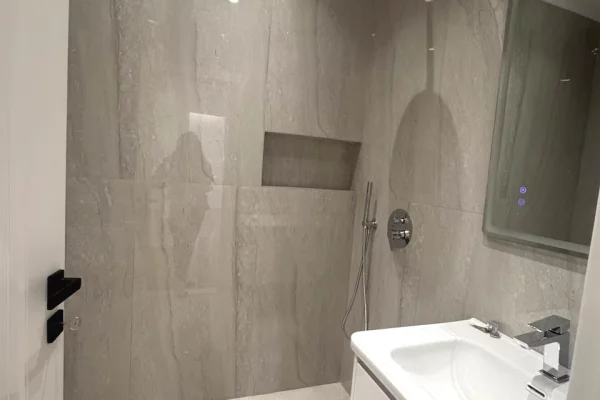 Shtepi ne shitje Apartament ne Tirane, 1+1, Mobilimi Bosh, pa mobiluar, Pagesa 158,000  Euro.