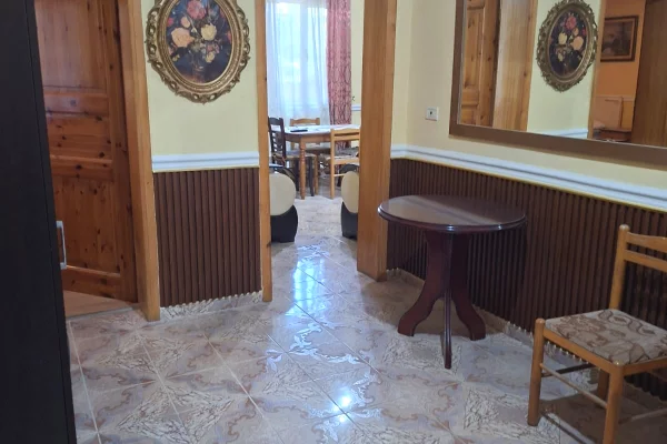 Appartamento in affitto a Tirana 2+1, Arredato