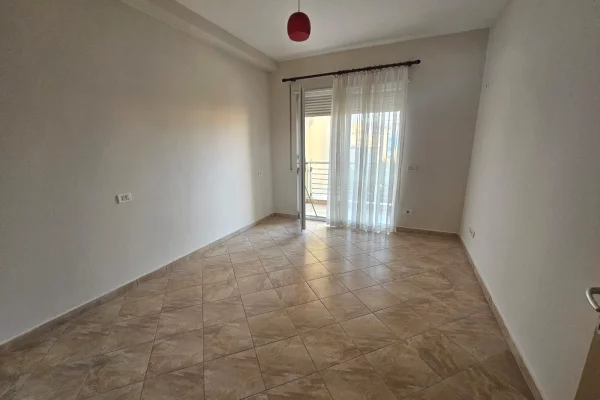 Shtepi me qera Apartament ne Tirane, 2+1, Mobilimi Pjeserisht e mobiluar, Pagesa 55,000  Leke.