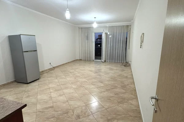Shtepi me qera Apartament ne Tirane, 2+1, Mobilimi Pjeserisht e mobiluar, Pagesa 55,000  Leke.