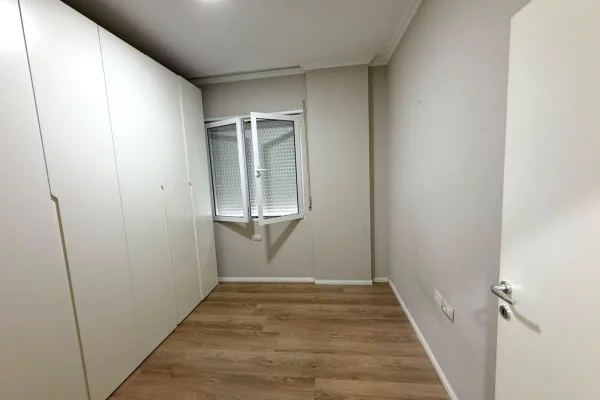 Shtepi me qera Apartament ne Tirane, 3+1, Mobilimi Pjeserisht e mobiluar, Pagesa 800  Euro.