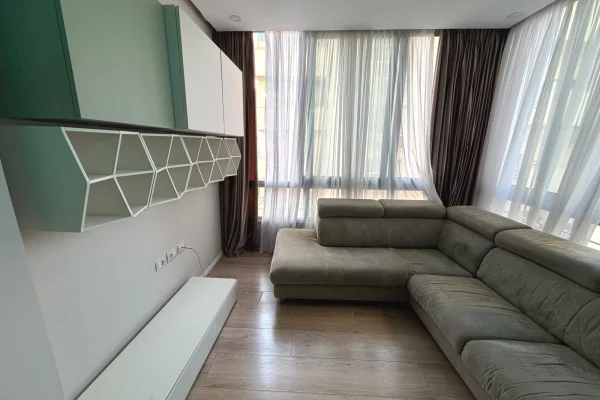 Shtepi me qera Apartament ne Tirane, 3+1, Mobilimi Pjeserisht e mobiluar, Pagesa 800  Euro.