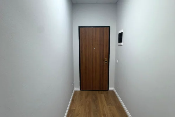 Jepet me qera ambjent open space per zyra ne qender perballe Toptanit.
