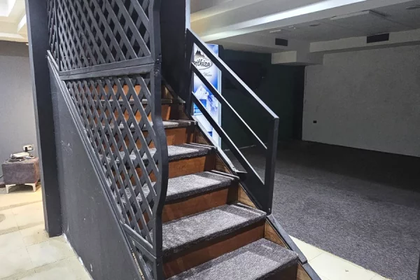 Shitet njesi biznesi tek Jordan Misja, Kompleksi Halili.