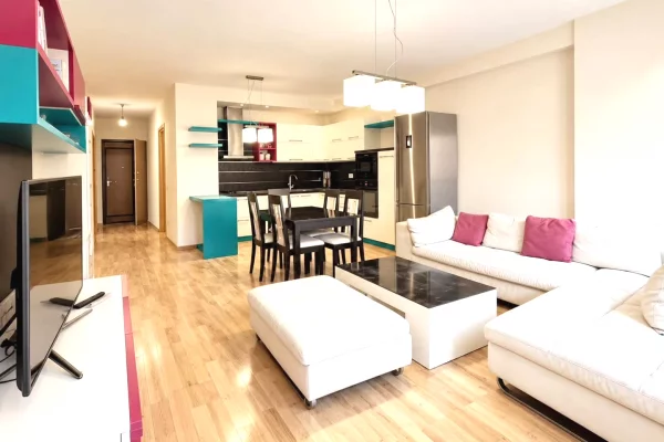 Shtepi ne shitje Apartament ne Tirane, 3+1, Mobilimi E mobiluar, Pagesa 299,000  Euro.