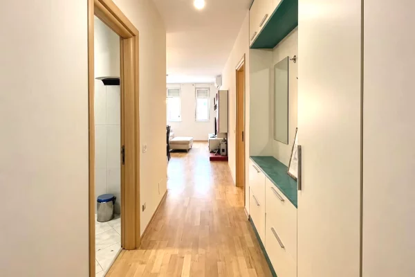 Shtepi ne shitje Apartament ne Tirane, 3+1, Mobilimi E mobiluar, Pagesa 299,000  Euro.