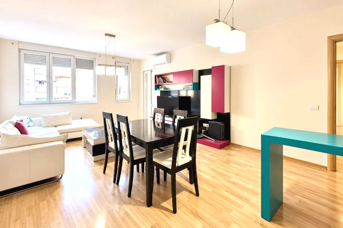 Shtepi ne shitje Apartament ne Tirane, 3+1, Mobilimi E mobiluar, Pagesa 299,000  Euro.