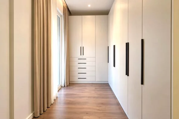 Shtepi ne shitje Apartament ne Tirane, 2+1, Mobilimi E mobiluar, Pagesa 259,000  Euro.