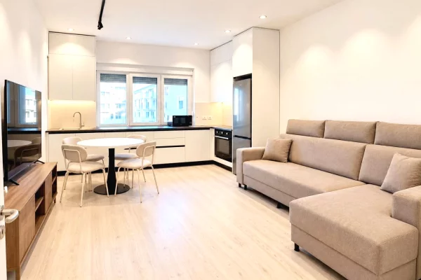 BLLOK, Pas Hotel KARLSBERG.  Shesim super apartament:  1+1